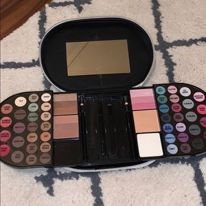 New eye shadow kit